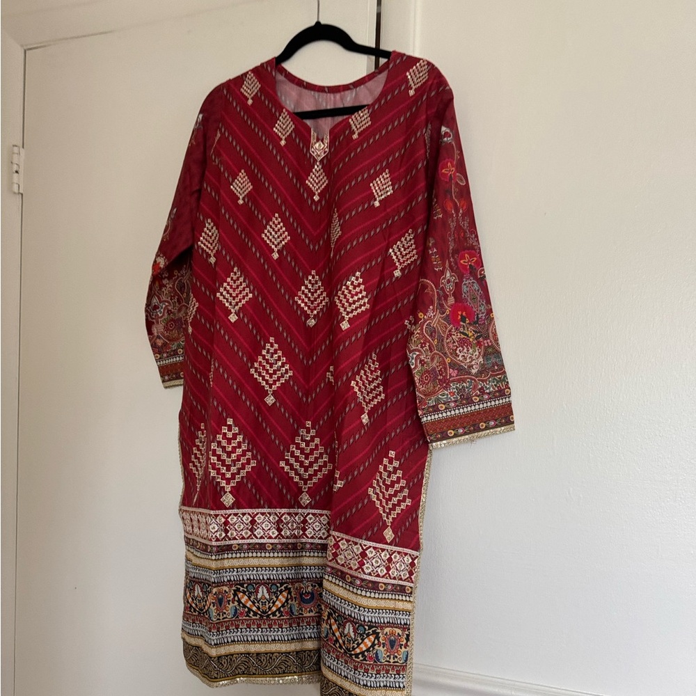 3 piece junaid jamshed lawn suit with embroidery - Picture 2 of 9